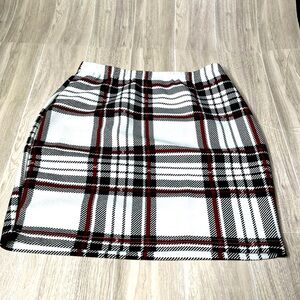 Shein Black, White, and Red Plaid Skirt - Size XS